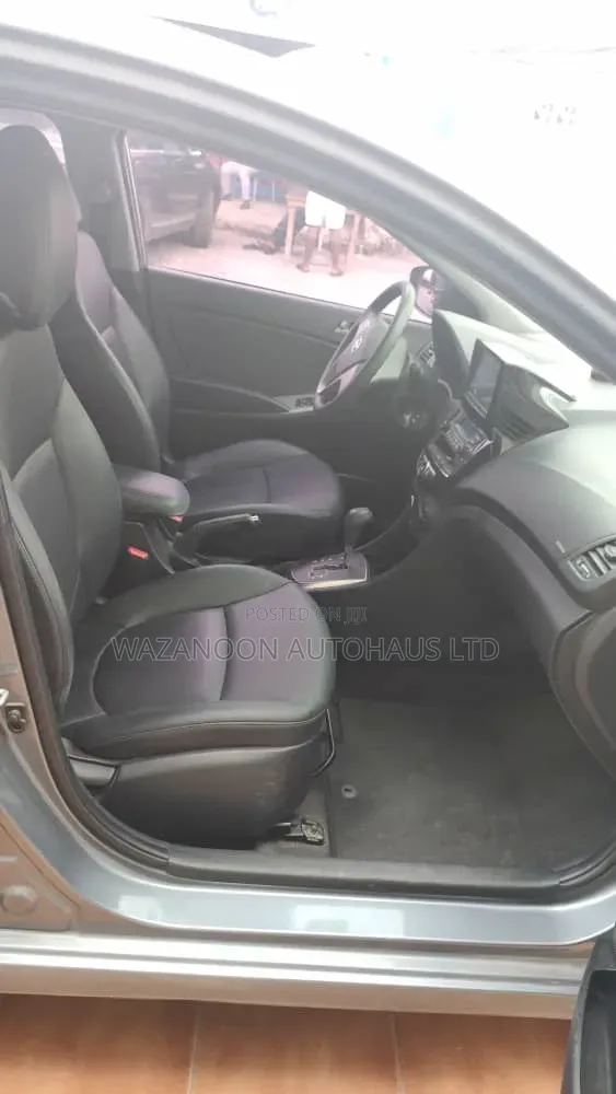 Hyundai Accent SE 2018 Gray