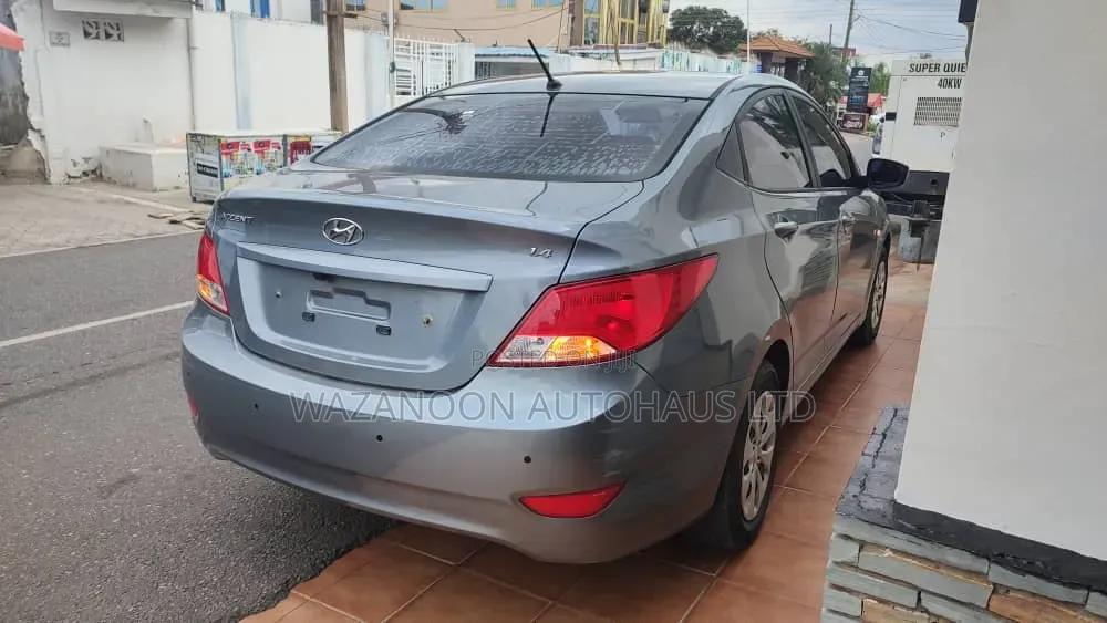 Hyundai Accent SE 2018 Gray