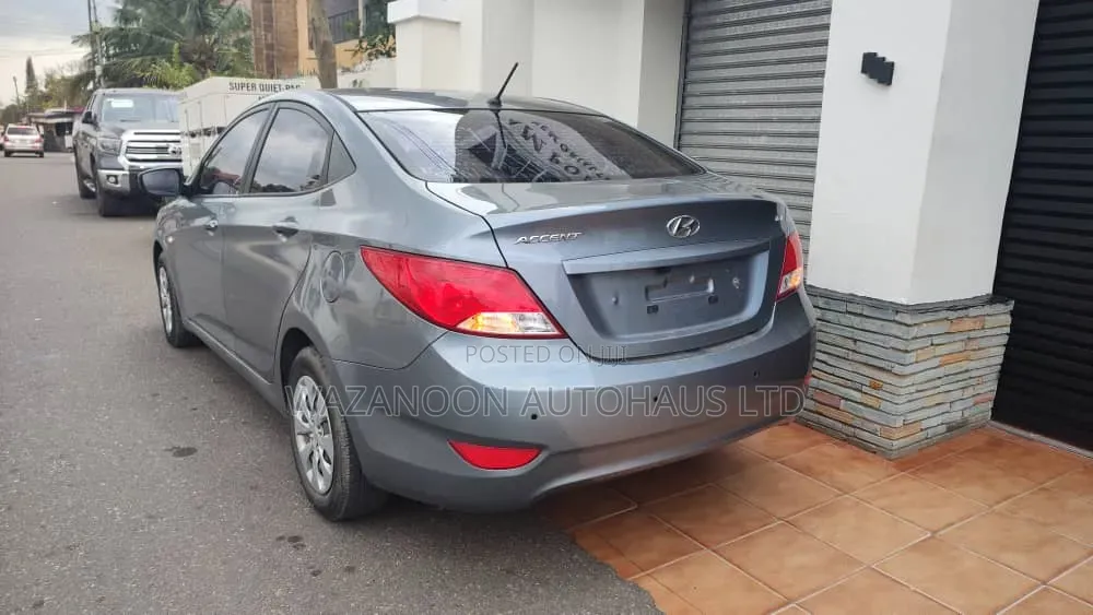 Hyundai Accent SE 2018 Gray