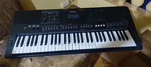 Yamaha PSR-E463 KEYBOARD With Stand, Charger and Bag- LIKE NEW
