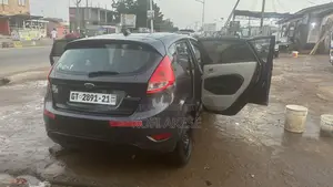 Ford Fiesta SE Hatchback 2012 Gray
