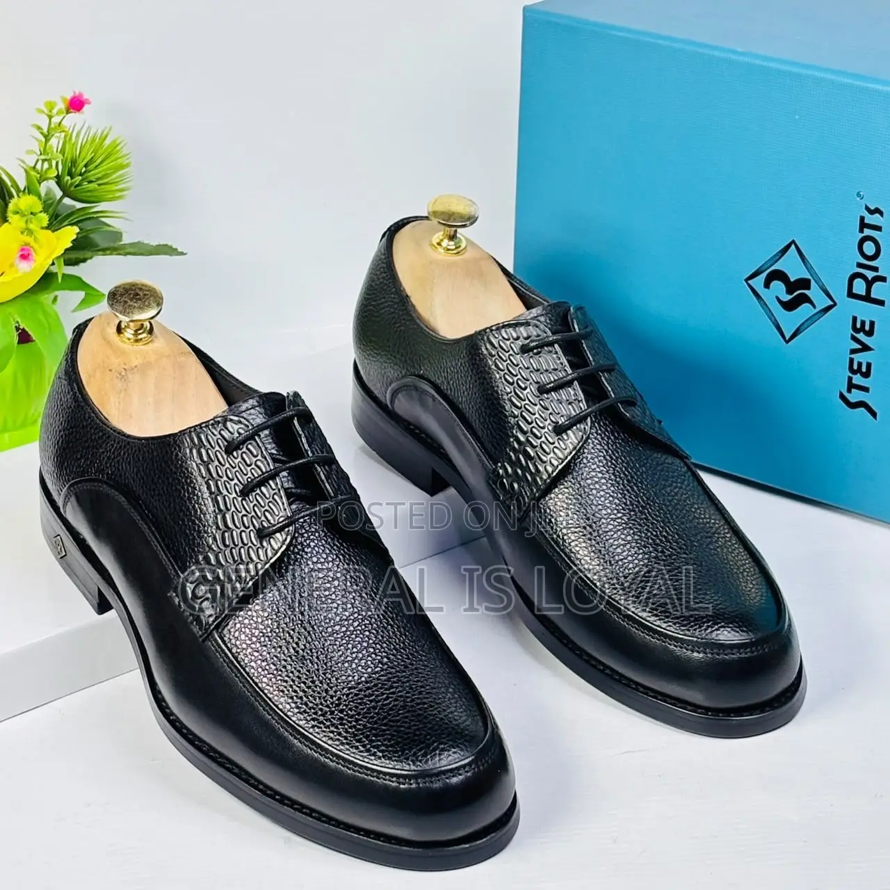 Steve Riots Executive Black Derby Shoes With a Textured Leather Upper