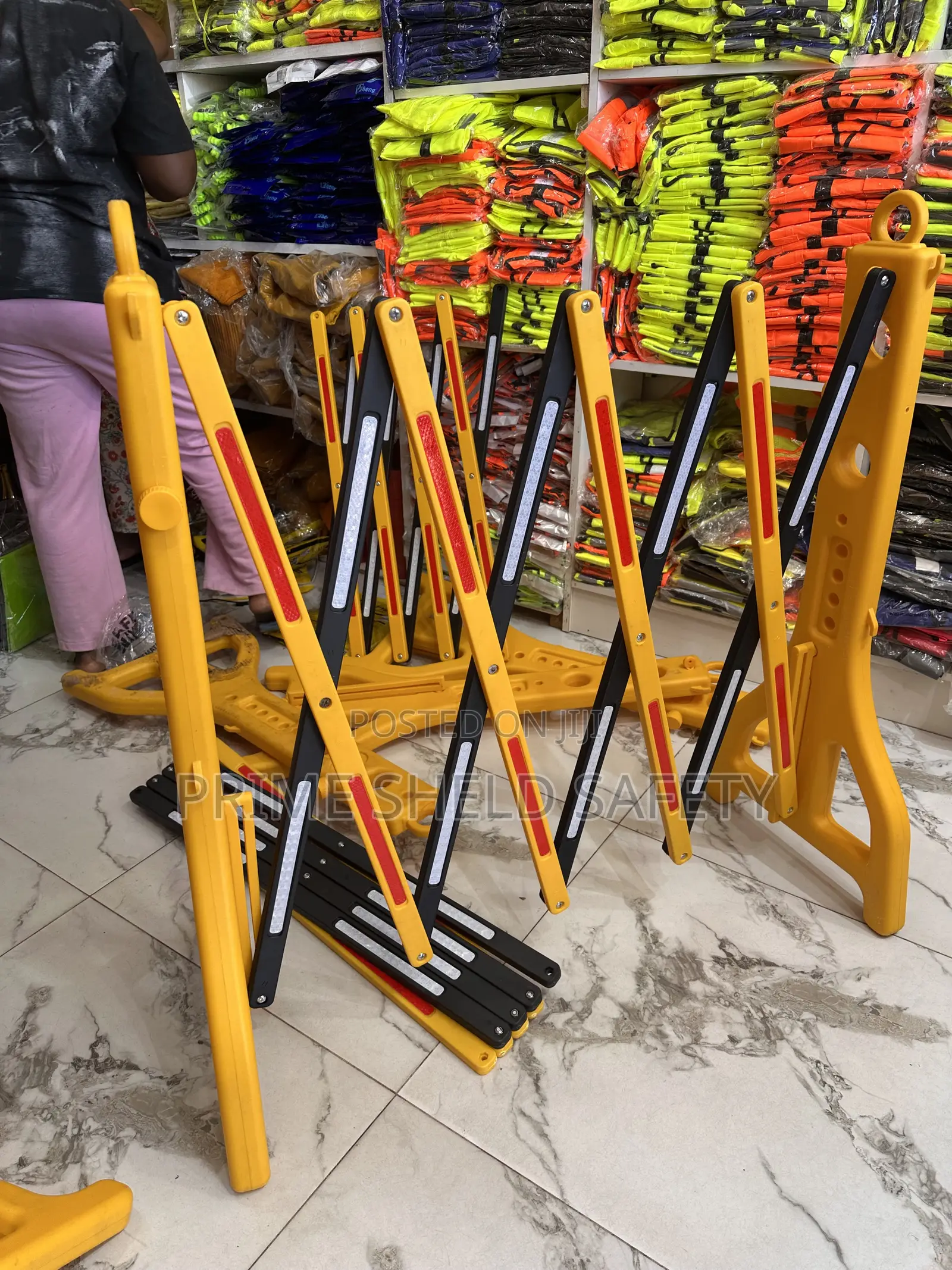 Expandable Safety Barrier – Retractable Crowd Control Barrier