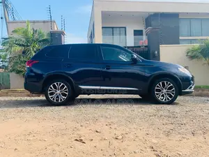 Mitsubishi Outlander SE FWD 2018 Blue