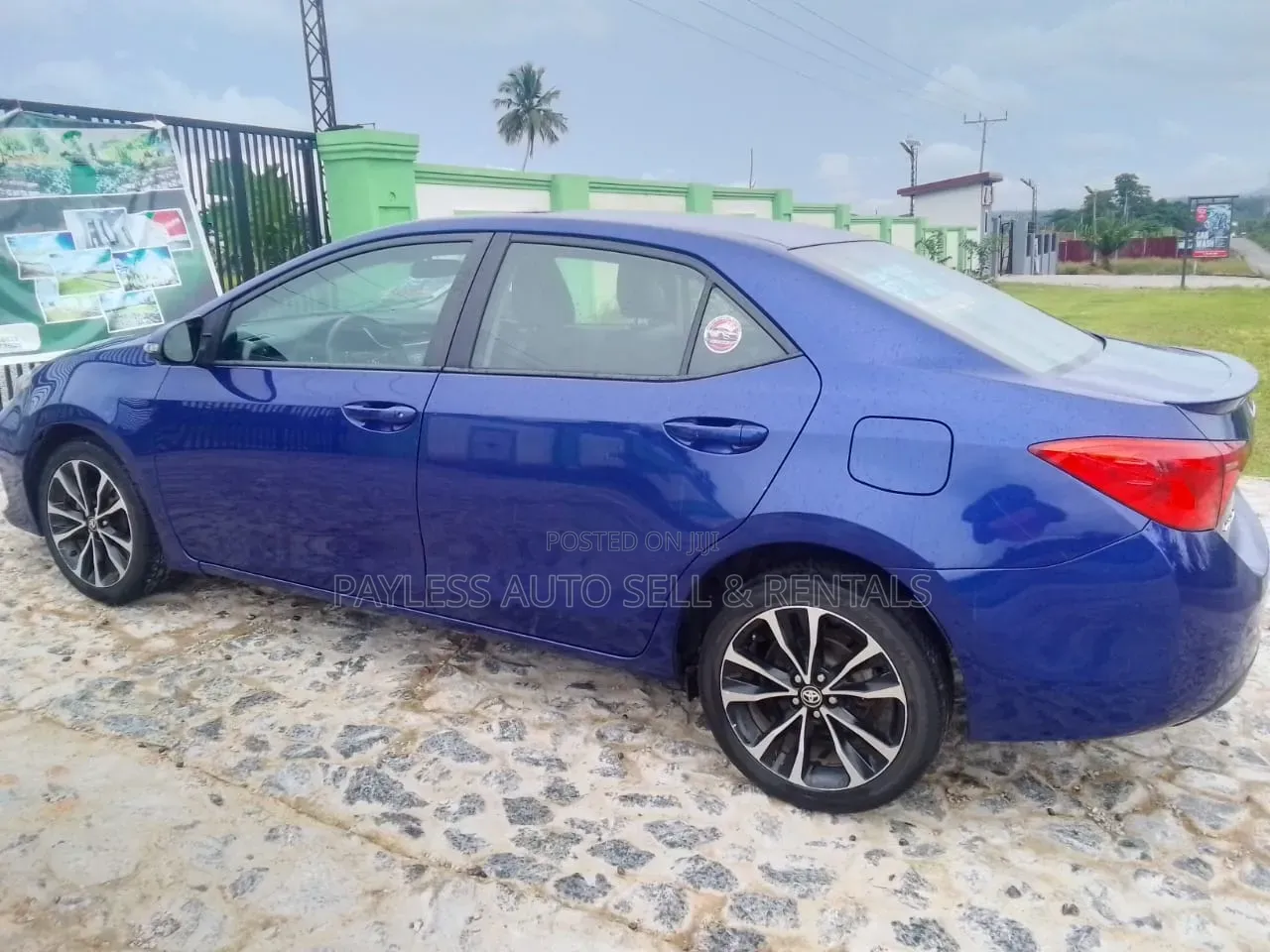 Toyota Corolla SE Special Edition 4dr Sedan (1.8L 4cyl CVT) 2017 Blue