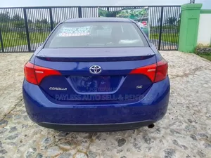 Toyota Corolla SE Special Edition 4dr Sedan (1.8L 4cyl CVT) 2017 Blue