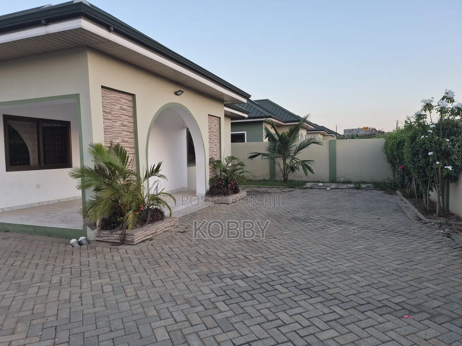 3bdrm House in Lakeside Estate for sale