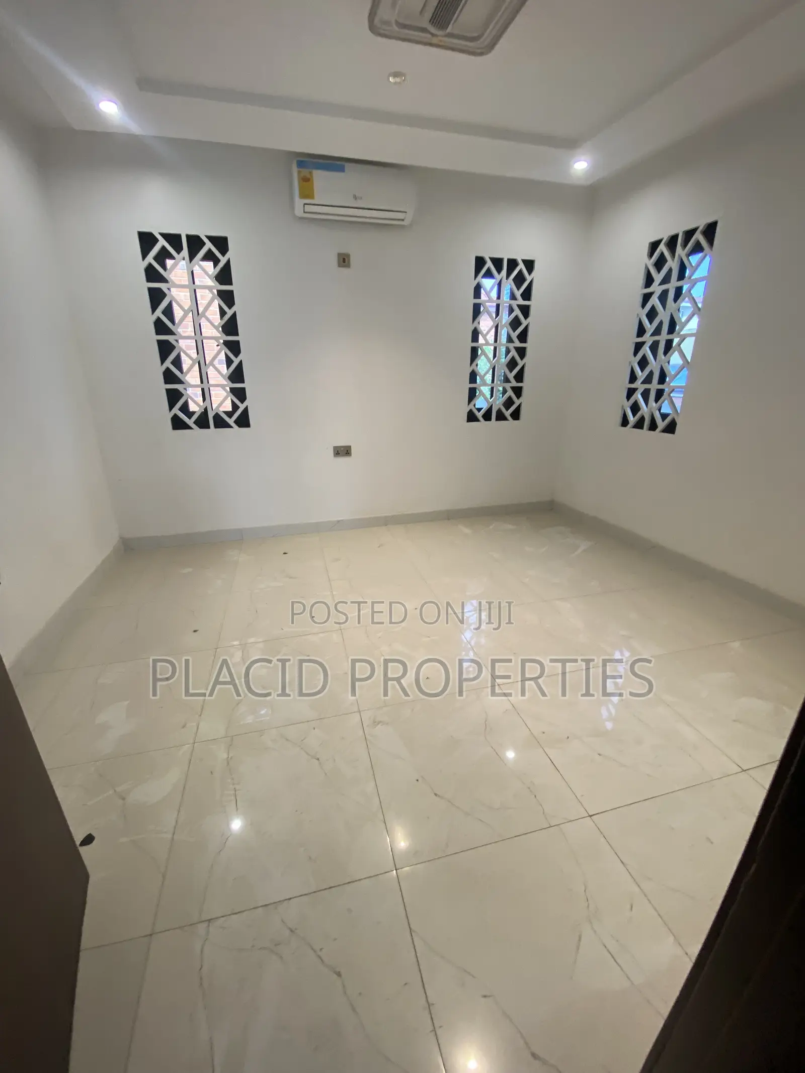 4bdrm Townhouse / Terrace in Lapaz Estate for rent