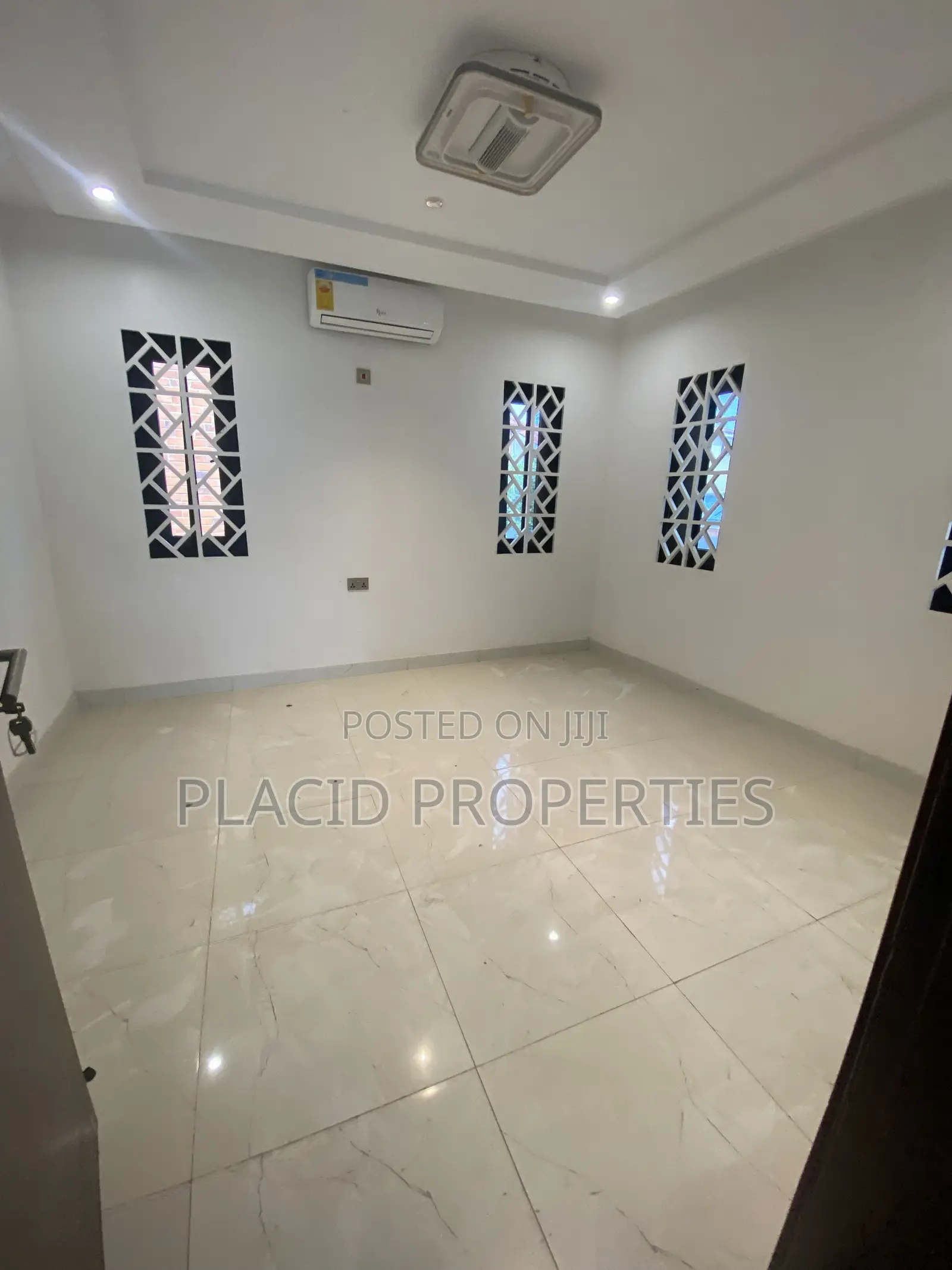 4bdrm Townhouse / Terrace in Lapaz Estate for rent