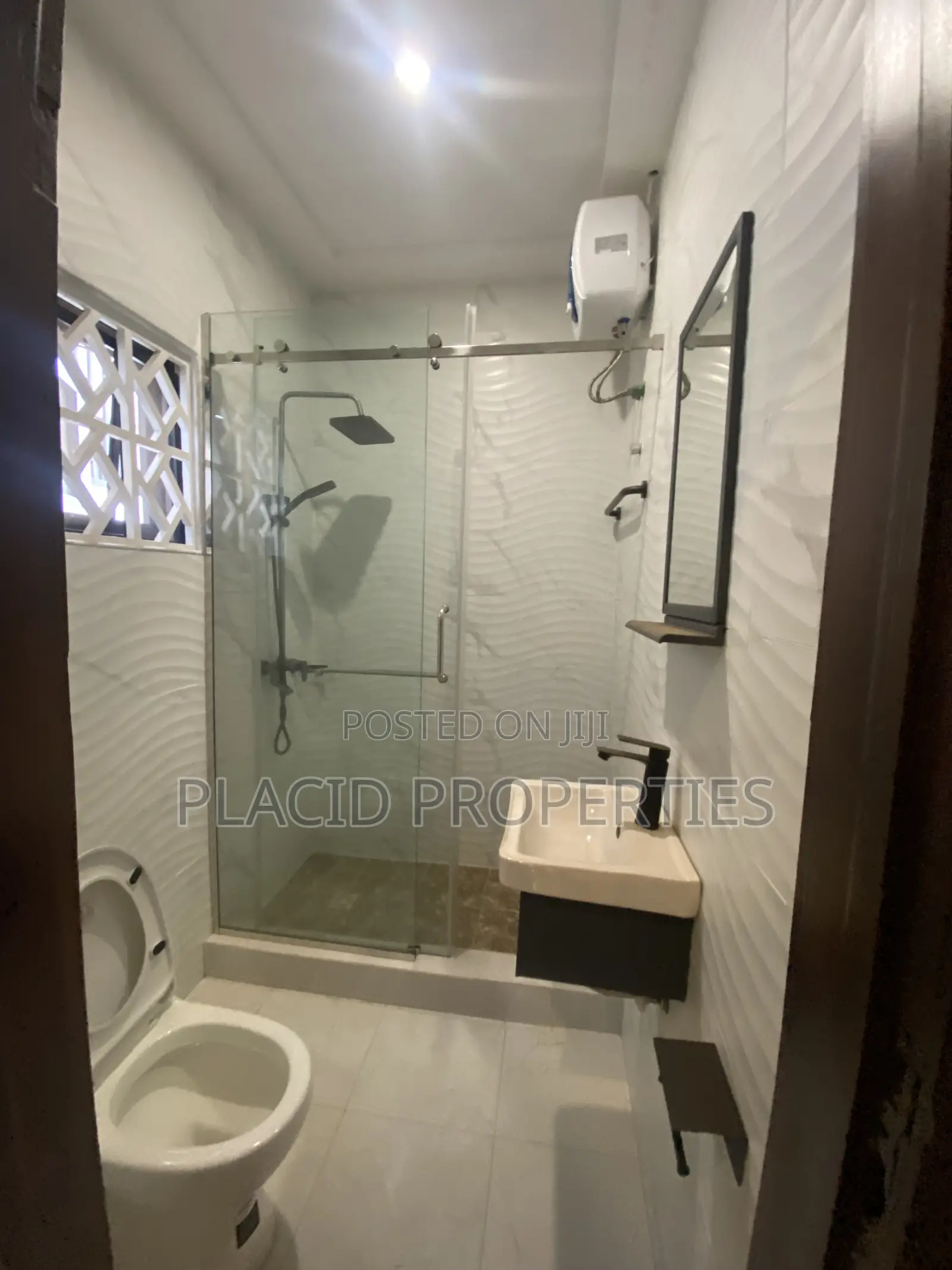 4bdrm Townhouse / Terrace in Lapaz Estate for rent