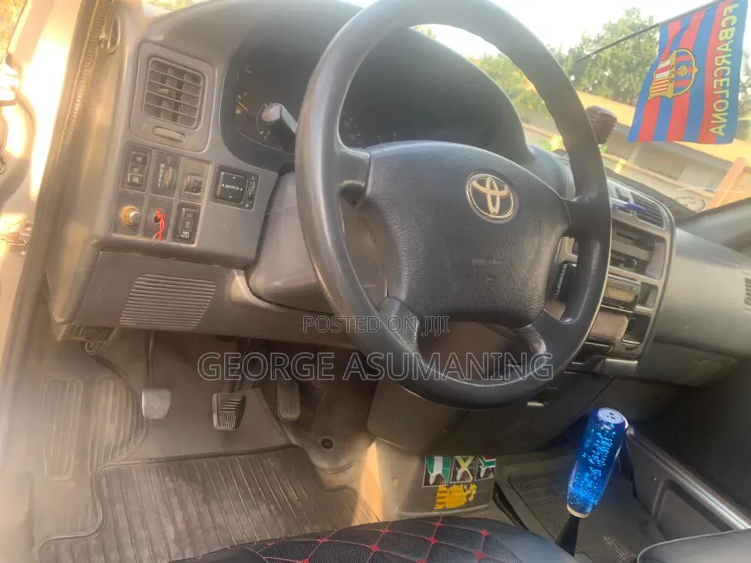 Toyota HiAce 2012 Silver