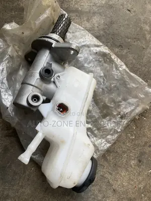 Pontiac Vibe Brake Master Cylinder/Brake Pot