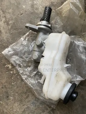 Pontiac Vibe Brake Master Cylinder/Brake Pot