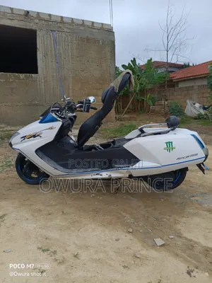 Yamaha Crux 2025 White