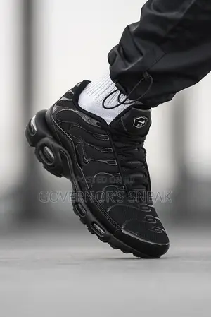 Nike TN “Black"