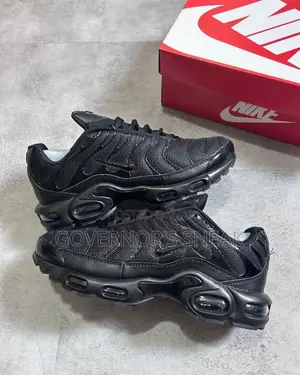 Nike TN “Black"