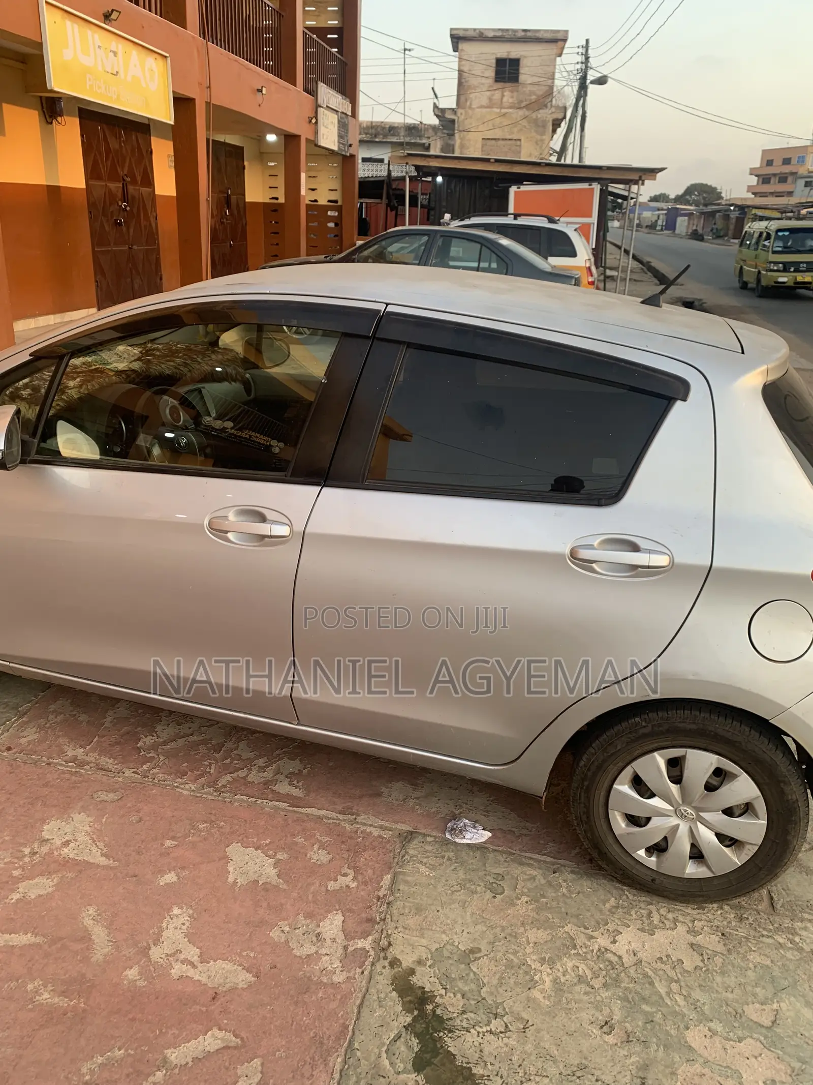 Toyota Vitz 1.0 FWD 3dr 2012 Silver