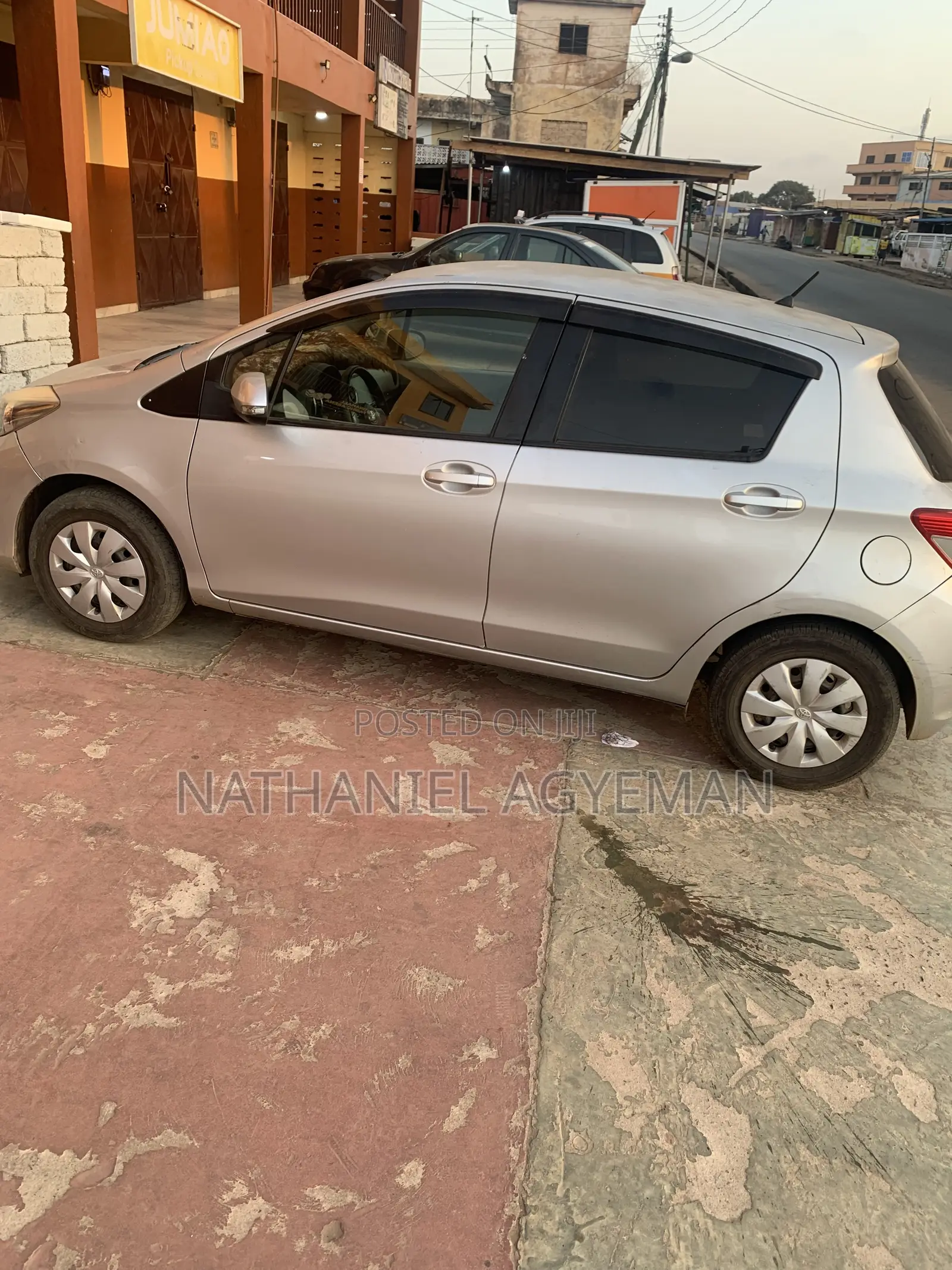 Toyota Vitz 1.0 FWD 3dr 2012 Silver