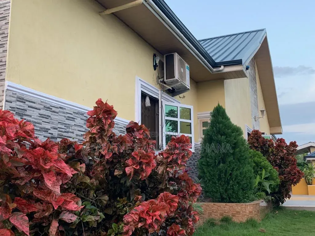 6bdrm Block of Flats in Apowa Estate, Takoradi for sale