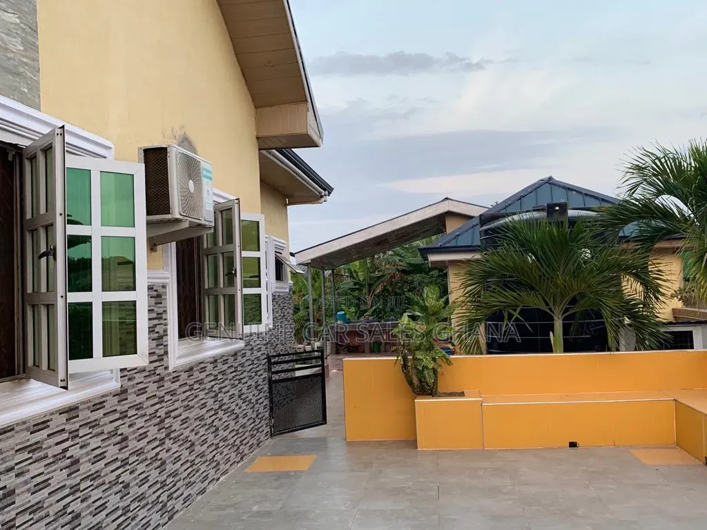 6bdrm Block of Flats in Apowa Estate, Takoradi for sale