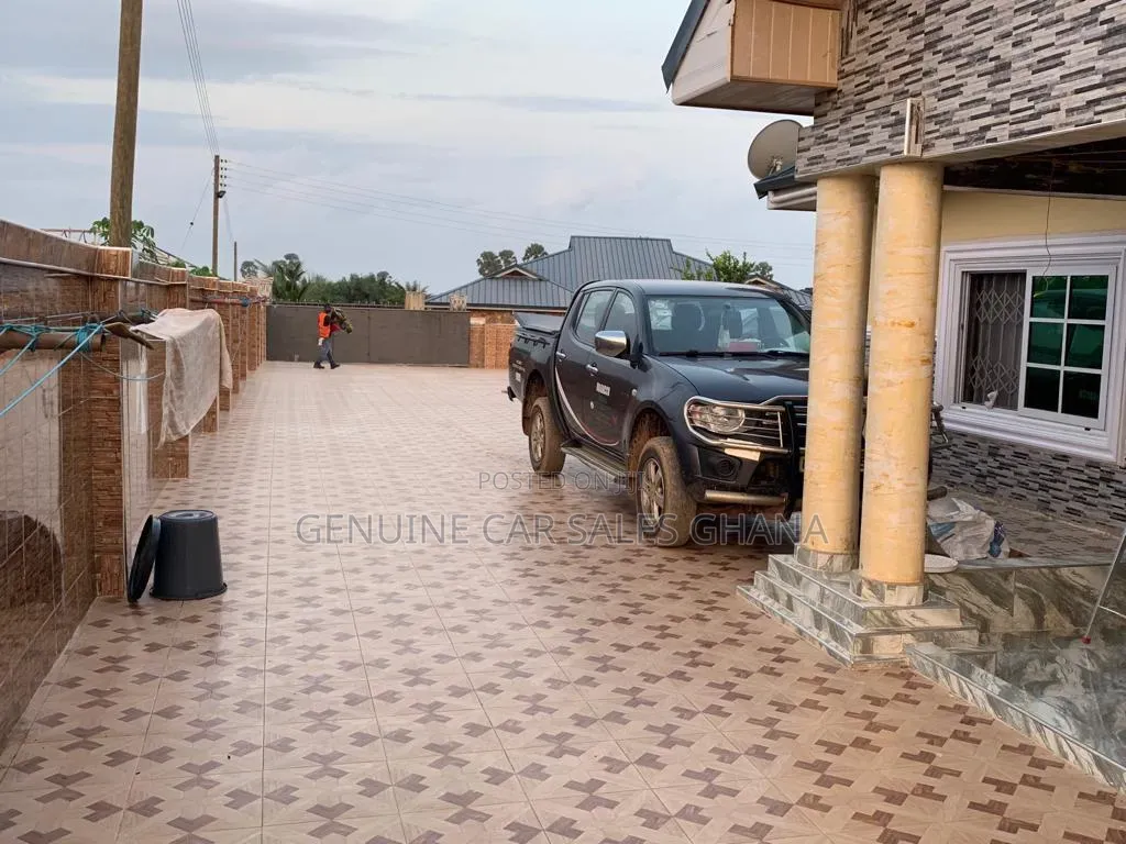 6bdrm Block of Flats in Apowa Estate, Takoradi for sale