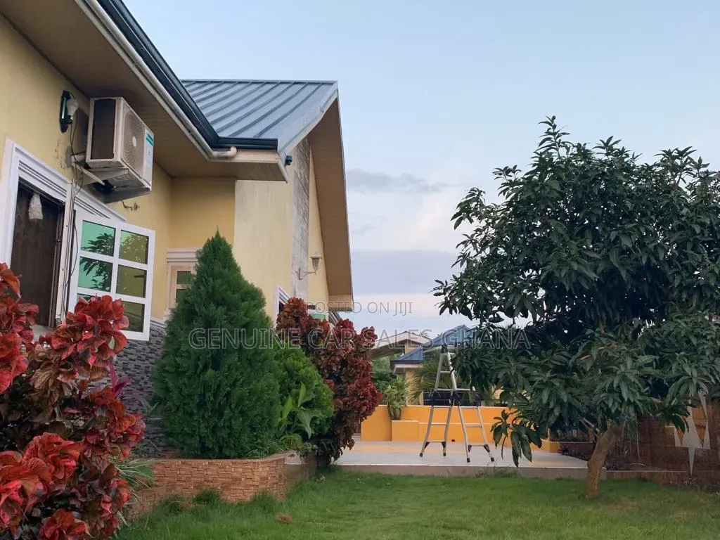 6bdrm Block of Flats in Apowa Estate, Takoradi for sale