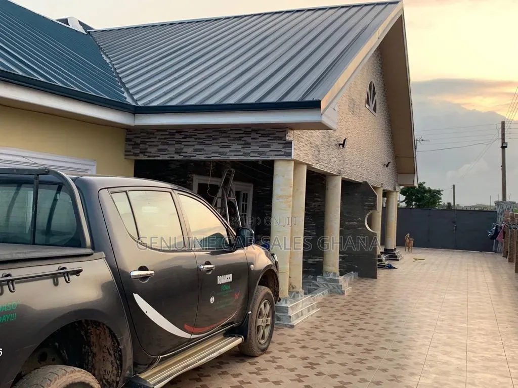 6bdrm Block of Flats in Apowa Estate, Takoradi for sale