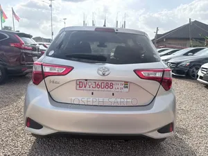 Toyota Vitz 1.3 FWD 5dr 2017 Silver