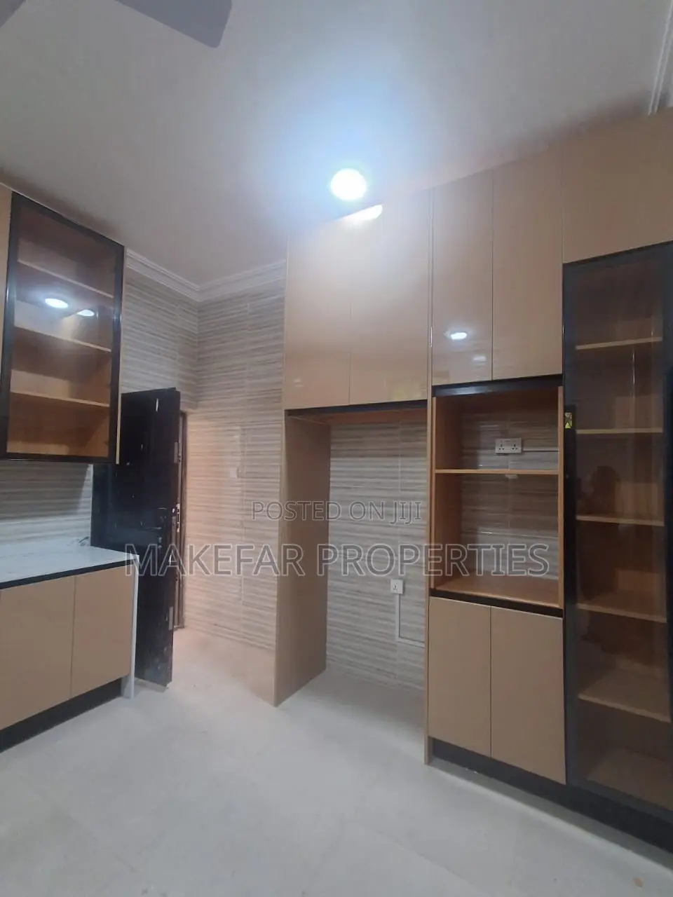 3bdrm Apartment in School Junction for rent