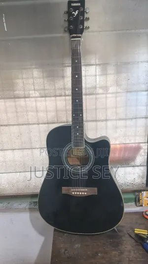 Yamaha Acoustic Guitar