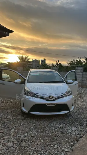 Toyota Vitz 2015 White