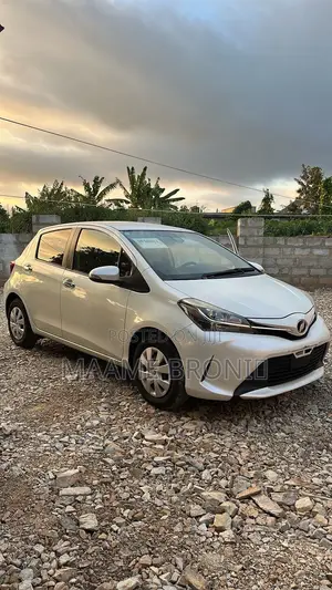 Toyota Vitz 2015 White