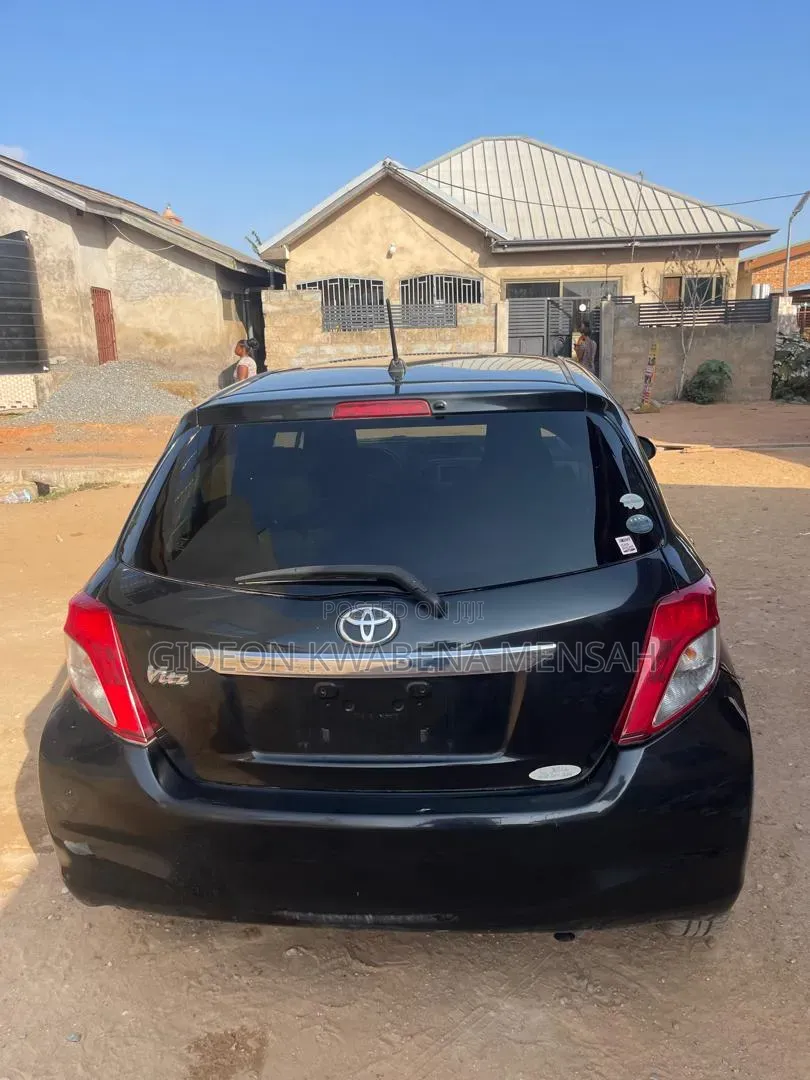 Toyota Vitz 1.5 FWD 5dr 2011 Black
