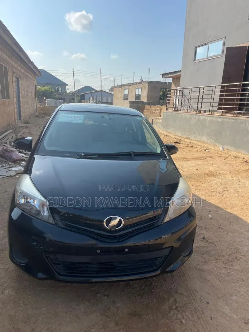 Toyota Vitz 1.5 FWD 5dr 2011 Black