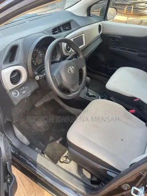 Toyota Vitz 1.5 FWD 5dr 2011 Black