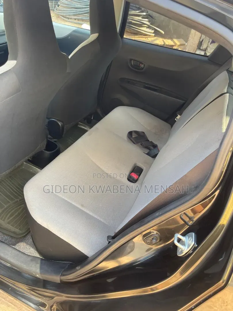 Toyota Vitz 1.5 FWD 5dr 2011 Black