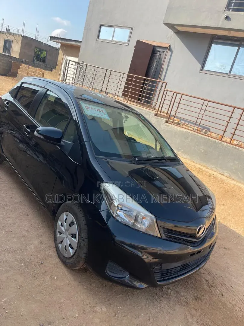 Toyota Vitz 1.5 FWD 5dr 2011 Black
