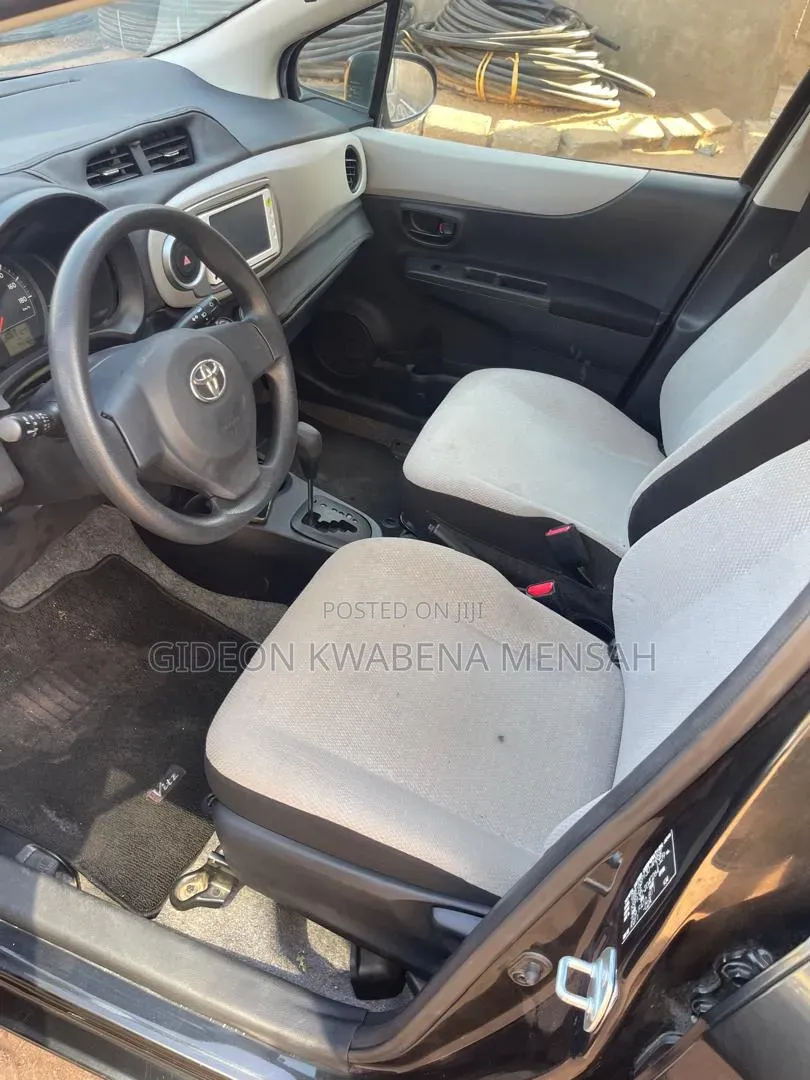Toyota Vitz 1.5 FWD 5dr 2011 Black
