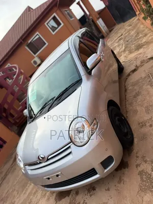 Toyota Sienta 1.5 FWD (6-seater) 2015 Silver