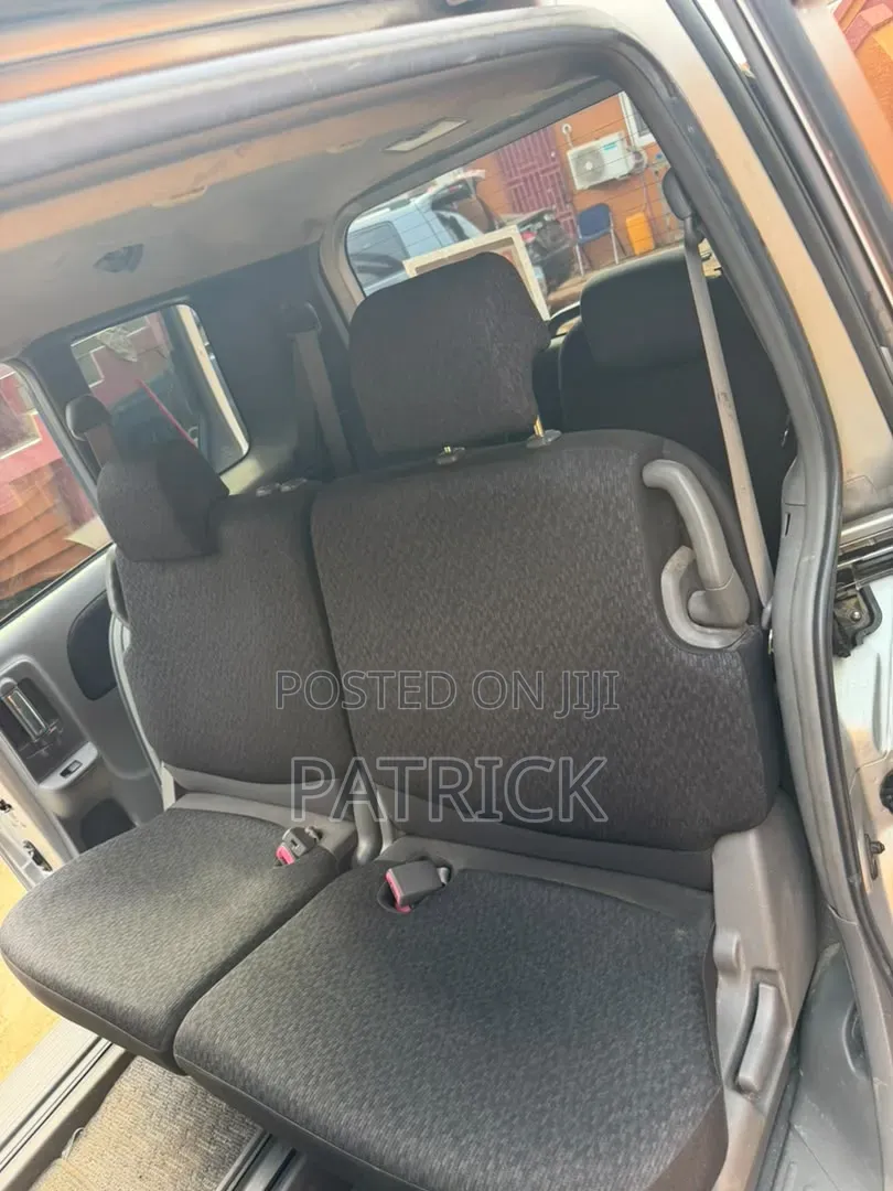 Toyota Sienta 1.5 FWD (6-seater) 2015 Silver