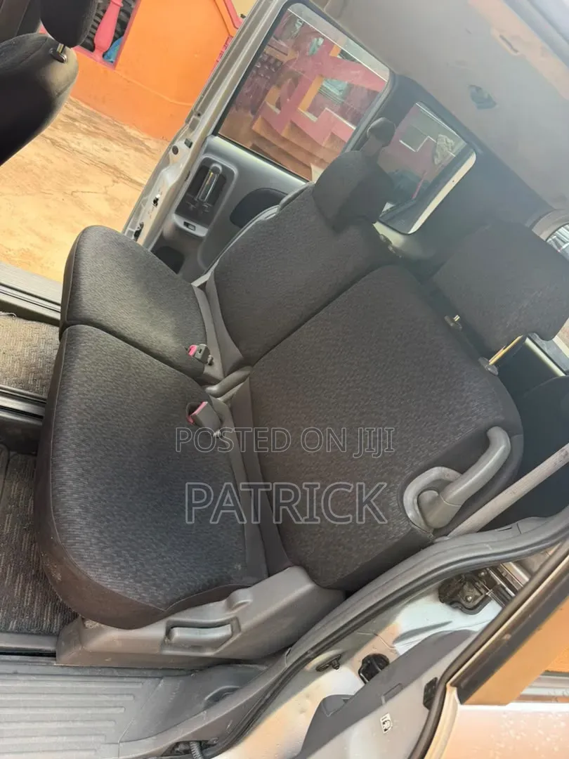 Toyota Sienta 1.5 FWD (6-seater) 2015 Silver