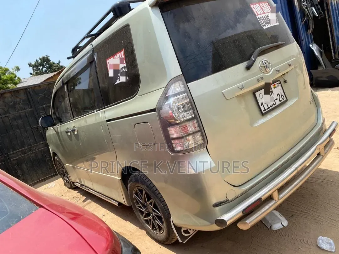 Toyota Voxy V 2WD 8-Seater 2013 Beige