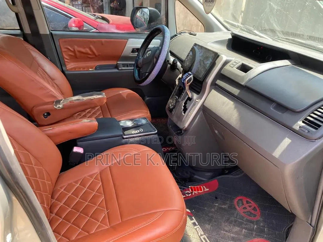 Toyota Voxy V 2WD 8-Seater 2013 Beige