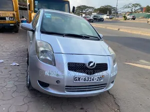 Toyota Vitz 2010 Silver
