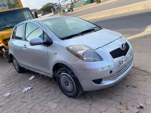 Toyota Vitz 2010 Silver