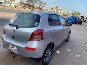 Toyota Vitz 2010 Silver