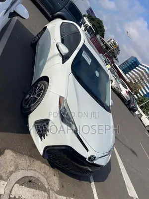 Toyota Corolla SE Special Edition 4dr Sedan (1.8L 4cyl CVT) 2017 White