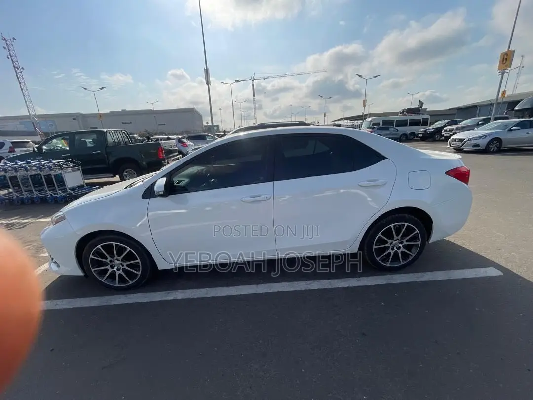 Toyota Corolla SE Special Edition 4dr Sedan (1.8L 4cyl CVT) 2017 White