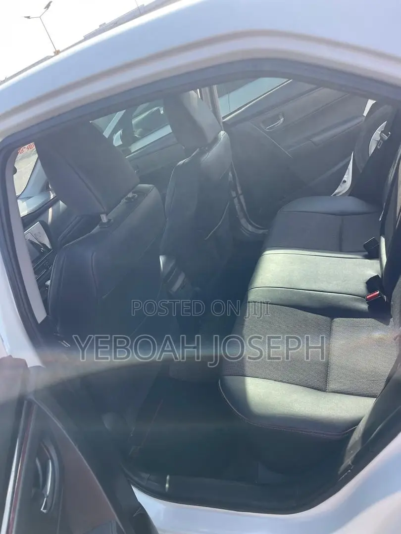 Toyota Corolla SE Special Edition 4dr Sedan (1.8L 4cyl CVT) 2017 White