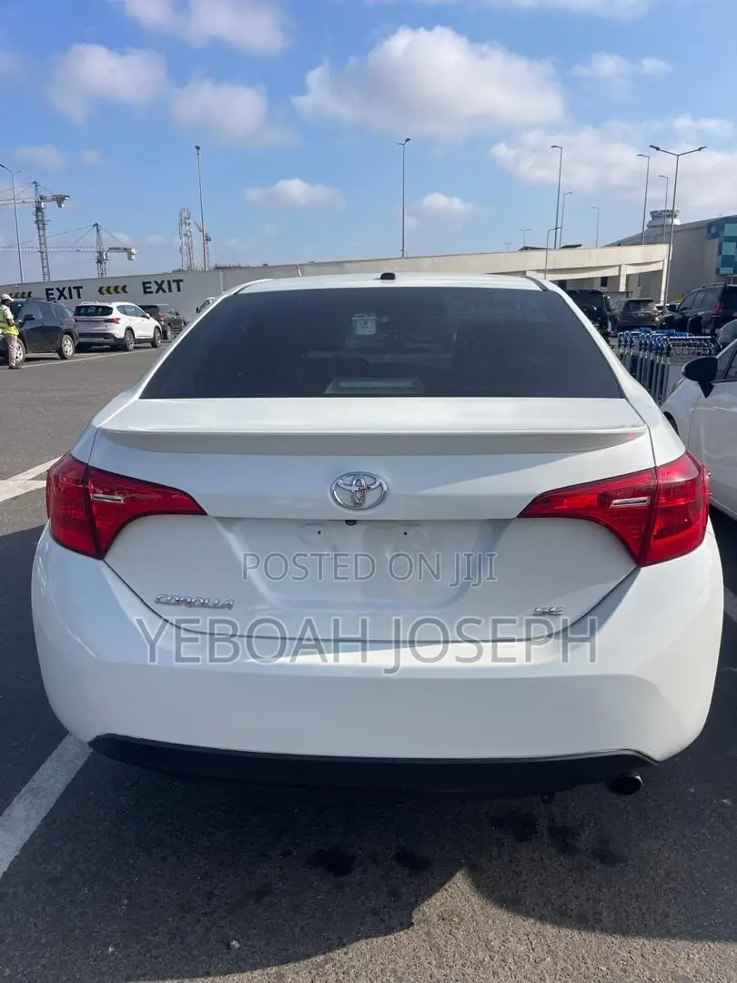 Toyota Corolla SE Special Edition 4dr Sedan (1.8L 4cyl CVT) 2017 White